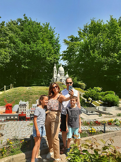 photo d'une famille à France Miniature